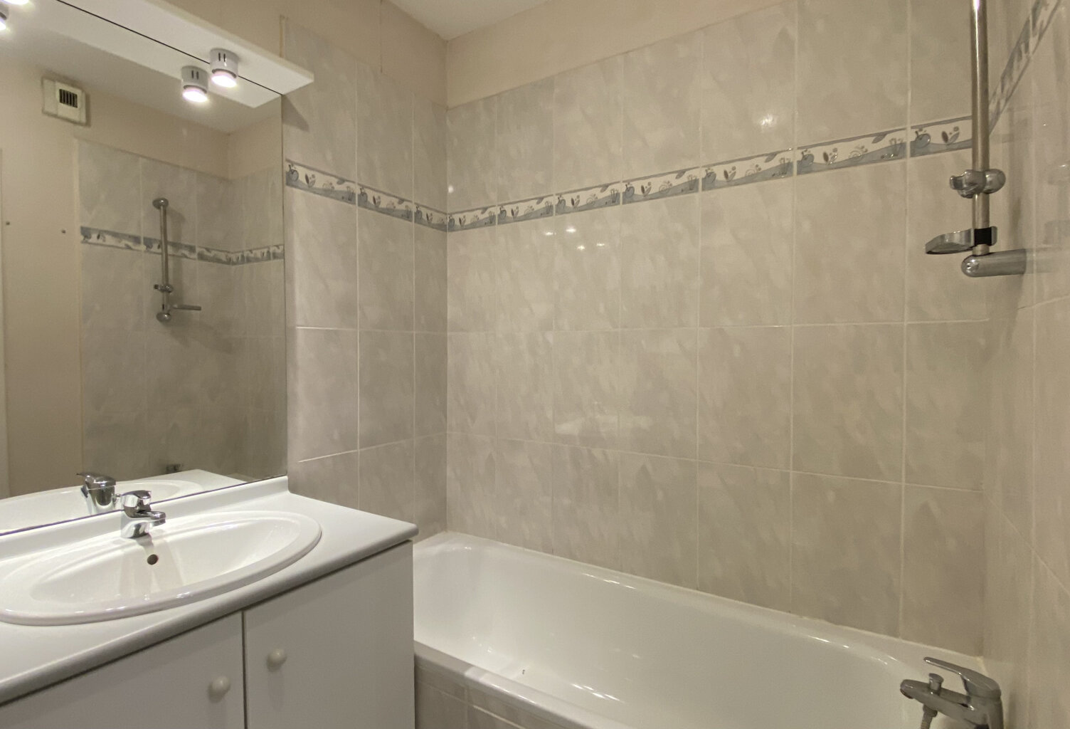 APPARTEMENT TYPE 3 - POITIERS EST — photo 1
