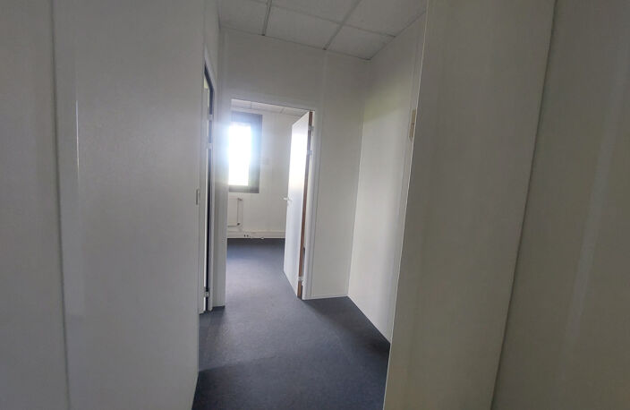 Bureaux climatisés 65 m2 avec parking à LIMAS - sortie A6 S — photo 4
