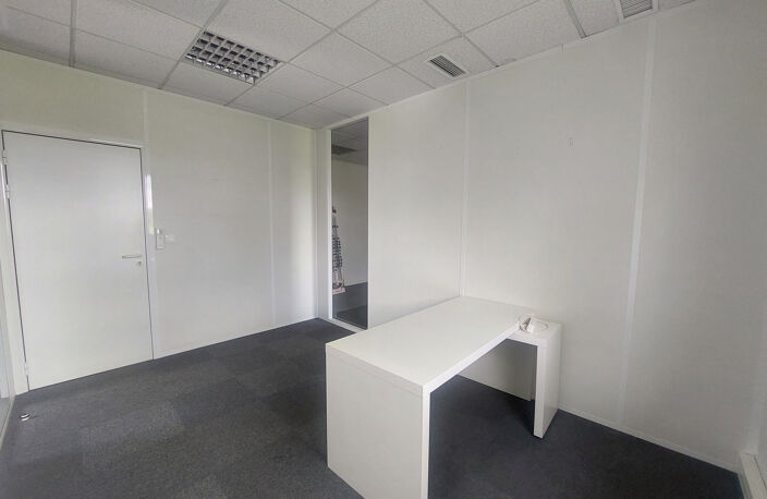 Bureaux climatisés 65 m2 avec parking à LIMAS - sortie A6 S — photo 5