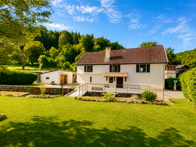 AUTECHAUX-ROIDE - MAISON DE CARACTERE — photo du bien