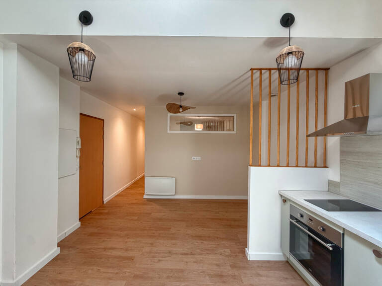 Appartement T2 entièrement rénové au centre ville de Saint J — photo 1