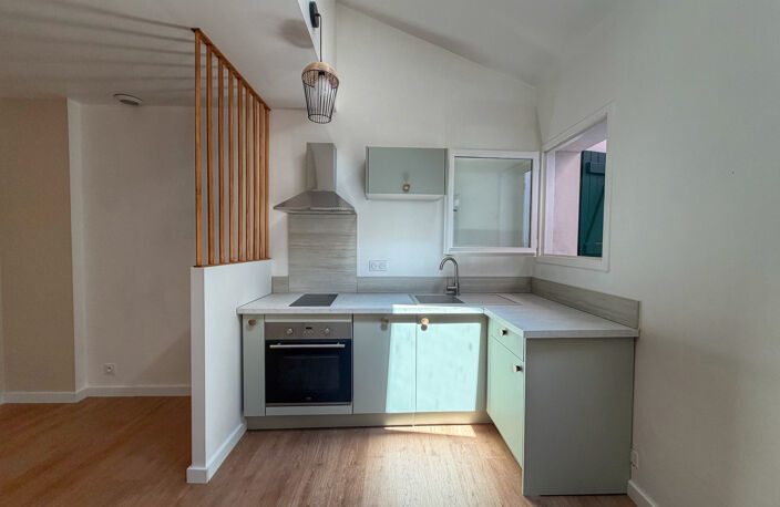 Appartement T2 entièrement rénové au centre ville de Saint J — photo 2