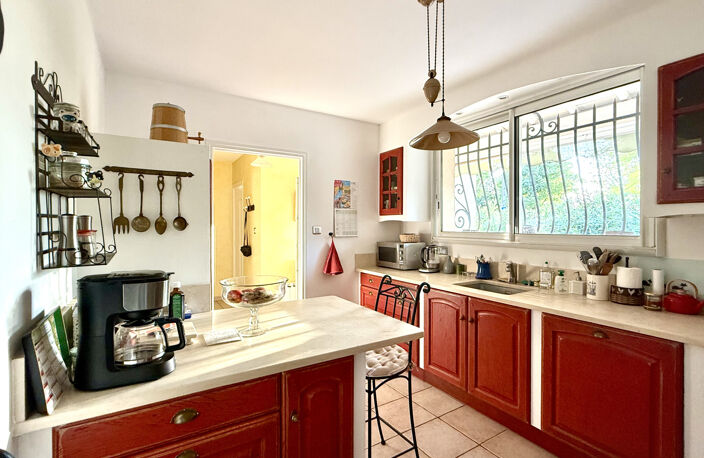 A 10 minutes à pied du centre d'Uzès, élégante maison de 132 m2, dans un quartier résidentiel calme — photo 4