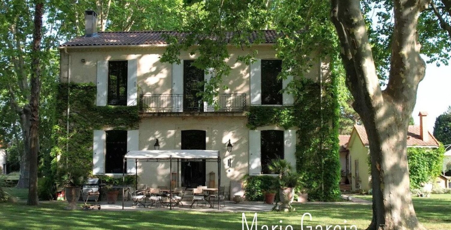 MAISON DE MAÎTRE À NÎMES, PARC DE 1,7 HA, DÉPENDANCE ET PISCINE — photo 1