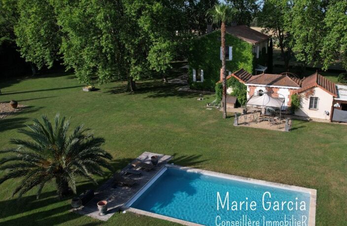 MAISON DE MAÎTRE À NÎMES, PARC DE 1,7 HA, DÉPENDANCE ET PISCINE — photo 2