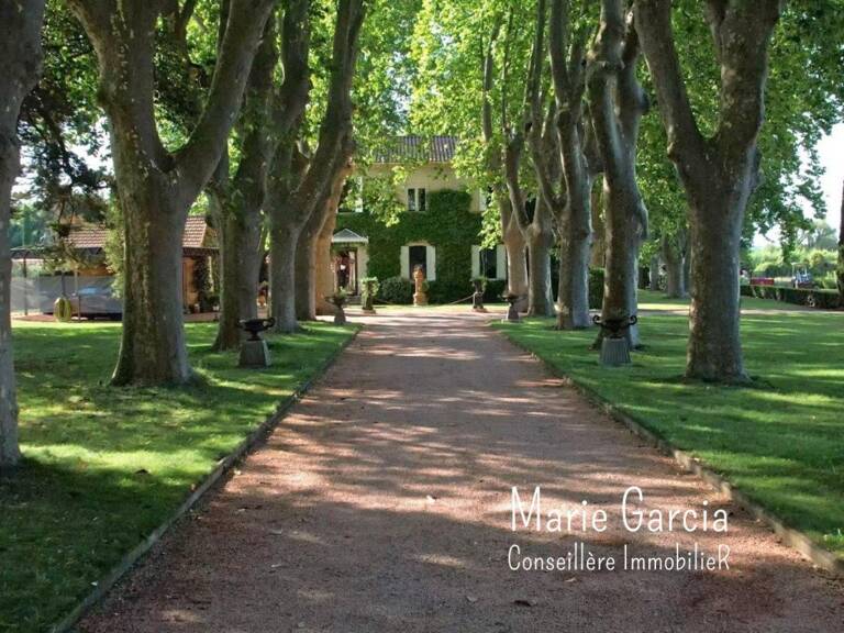 MAISON DE MAÎTRE À NÎMES, PARC DE 1,7 HA, DÉPENDANCE ET PISCINE — photo 1