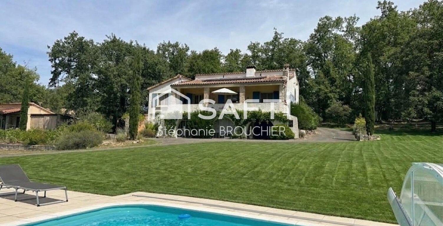 Maison sur un beau terrain avec piscine — photo 1