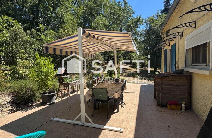 Maison sur un beau terrain avec piscine — photo 3