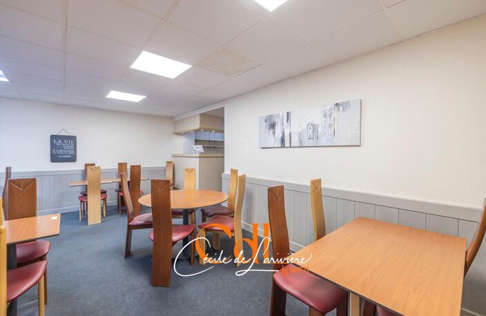 Vaste local commercial en plein coeur de Landivisiau ! — photo 3