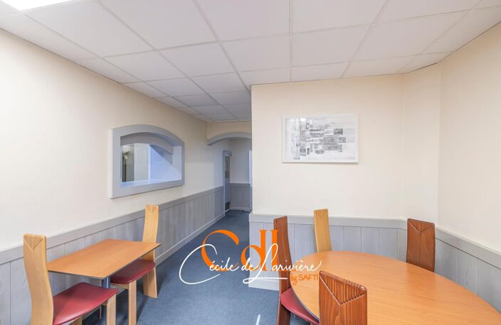 Vaste local commercial en plein coeur de Landivisiau ! — photo 4