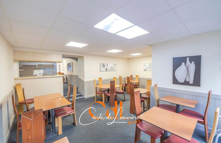 Vaste local commercial en plein coeur de Landivisiau ! — photo 5