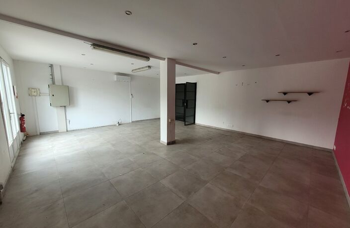 Entrepôts et Bureaux — photo 3