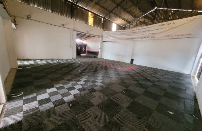 Entrepôts et Bureaux — photo 5