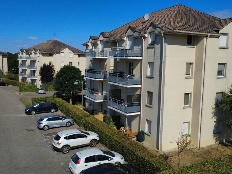 Appartement T3 lumineux avec balcon, faibles charges et deux — photo 1