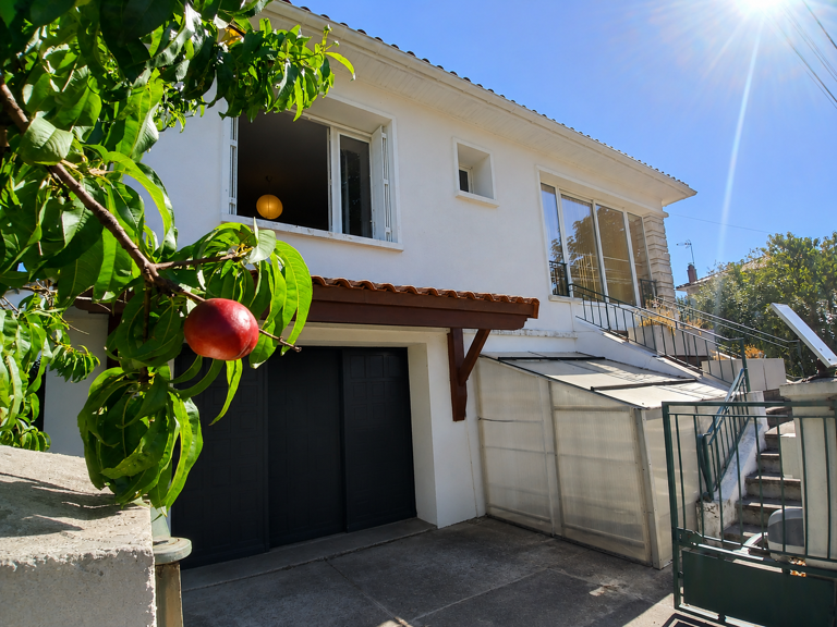 La Rochefoucauld-en-Angoumois , maison habitable de plain-pi — photo 1