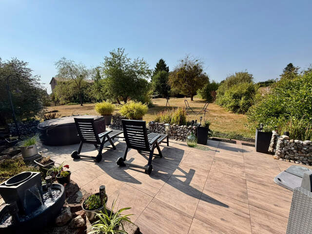 Vente charmante maison rénovée, mitoyenne, sur terrain de  2 — photo du bien