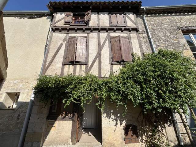 Maison en pierre de 3 pièces principales — photo du bien