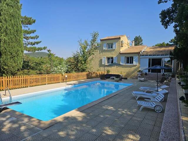Villa de 10 pièces principales — photo du bien