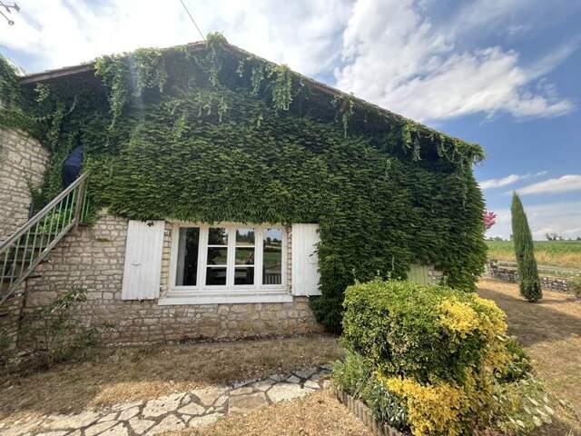 Maison en pierre de 4 pièces principales — photo du bien