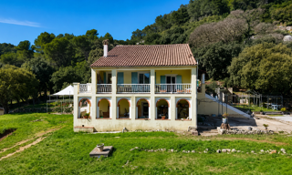 Maison 11 Pièces 390 m² à vendre à Signes (83870)
