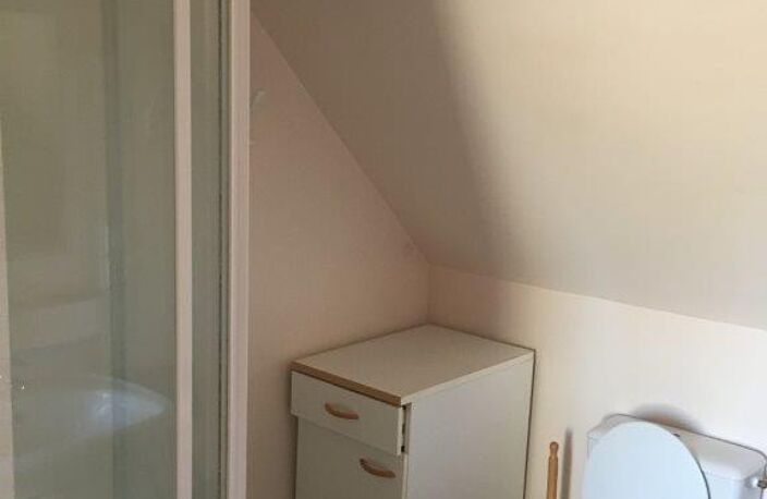 LOCATION STUDIO MEUBLE RIGNAC SANS FRAIS D'AGENCE — photo 4