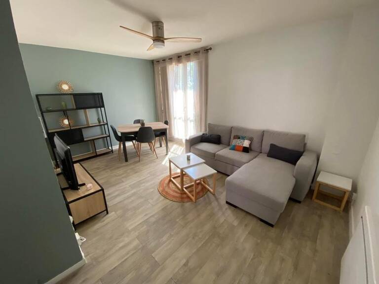 À LOUER – SUPERBE T4 MEUBLÉ – SALON-DE-PROVENCE — photo 1