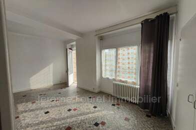 Immeuble  86000 €
