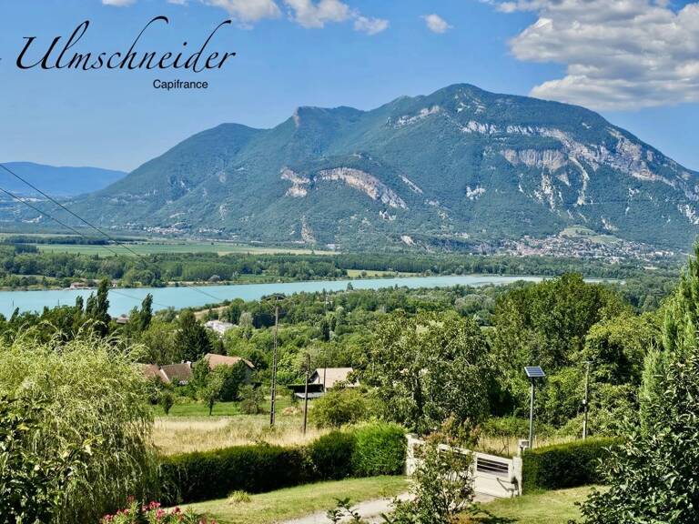 Maison familiale d'environ 135 m² avec vue panoramique, au cœur d'un écrin de verdure à CHANAZ (73). À seulement 25 minutes d'Aix-les-Bains, 45 minutes de Chambéry et 50 minutes d'Annecy — photo 1