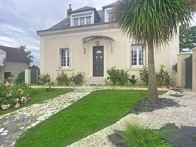 SAINT-ROCH – LE CHARME DES BELLES PIERRES DANS UN ÉCRIN DE VERDURE, maison de plus de 190 m2 habitables, 5 chambres — photo du bien