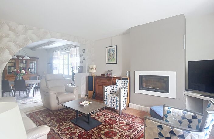 SAINT-ROCH – LE CHARME DES BELLES PIERRES DANS UN ÉCRIN DE VERDURE, maison de plus de 190 m2 habitables, 5 chambres — photo 3