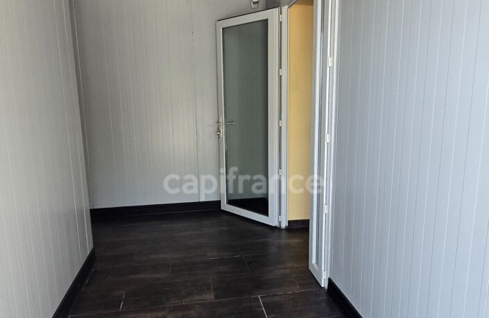 Local/bureau à vendre SOUBISE (17) 1600m² de surface développée — photo 3