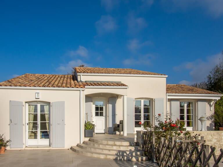 BREUILLET – VILLA AVEC PISCINE ET VUE PANORAMIQUE SUR LA CAMPAGNE — photo 1