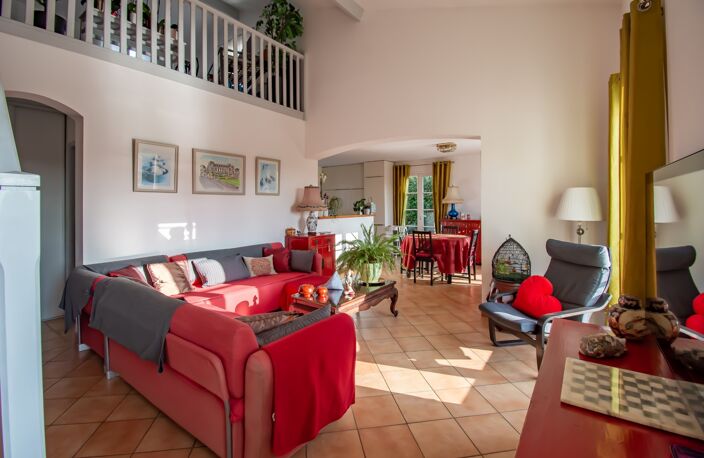 BREUILLET – VILLA AVEC PISCINE ET VUE PANORAMIQUE SUR LA CAMPAGNE — photo 3