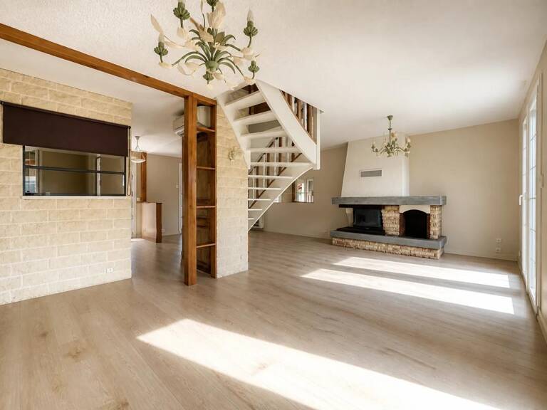 Maison de 8 pièces de 187 m² à Serris Bourg — photo 1