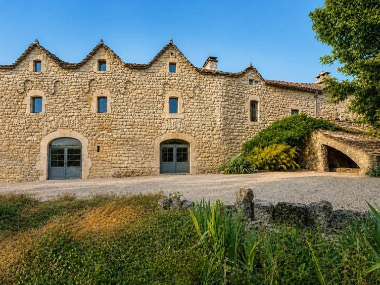 Maison de 11 pièces de 185 m² + 335 m2 de dépendance à La Tieule — photo 1