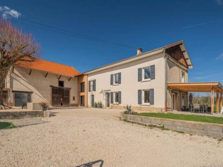 Magnifique corps de ferme en pisé rénové de 224 m² habitables sur 2 153 m² de terrain — photo 1