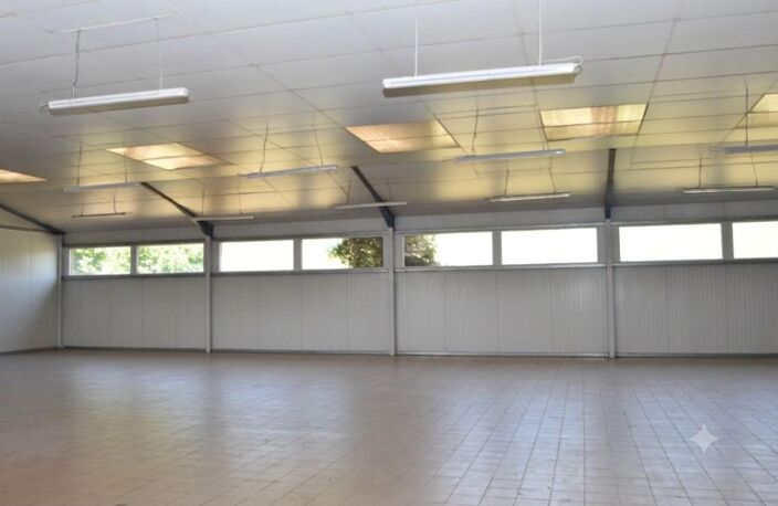 Bien Commercial et habitation À Vendre — photo 3