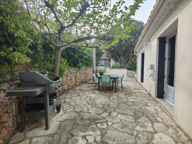 À LOUER MAISON T4 VIDE TOULON VALBERTRAND, GARAGE, CAVE, JARDIN, PLACES DE STATIONNEMENTS, DISPONIBLE LE 1ᵉʳ JUILLET 2025 BAIL DE 2 ANS UNIQUEMENT POUR CAUSE DE MUTATION — photo 1