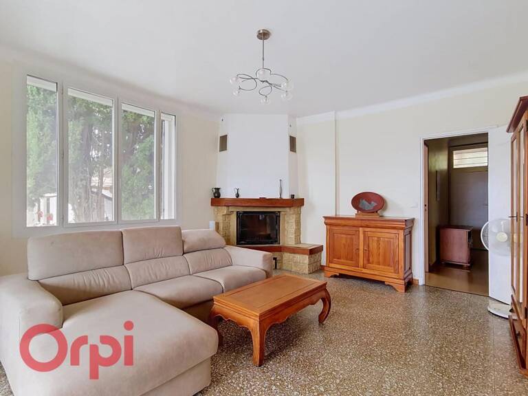 Maison de ville à vendre à deux pas du centre village divisée en 2 appartements — photo 1