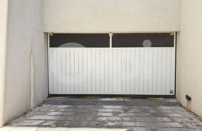 Place de parking PMR sécurisée – Résidence Le Gauguin, La Crau (83260) — photo 3