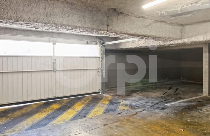 Place de parking PMR sécurisée – Résidence Le Gauguin, La Crau (83260) — photo 4