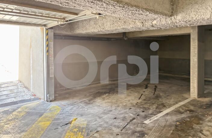 Place de parking PMR sécurisée – Résidence Le Gauguin, La Crau (83260) — photo 5