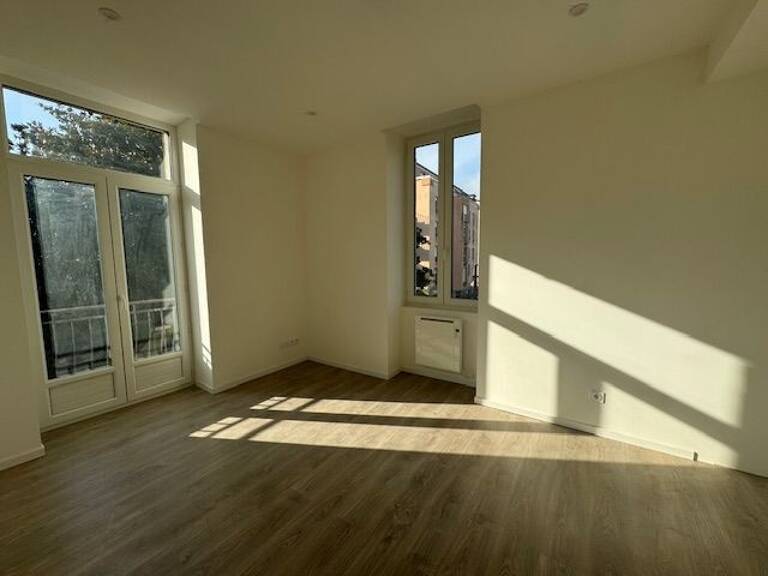 Appartement À Louer à Mazamet — photo 1