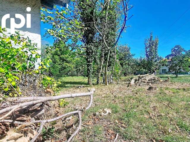 LEZOUX Terrain plat constructible 1 638 m² — photo du bien