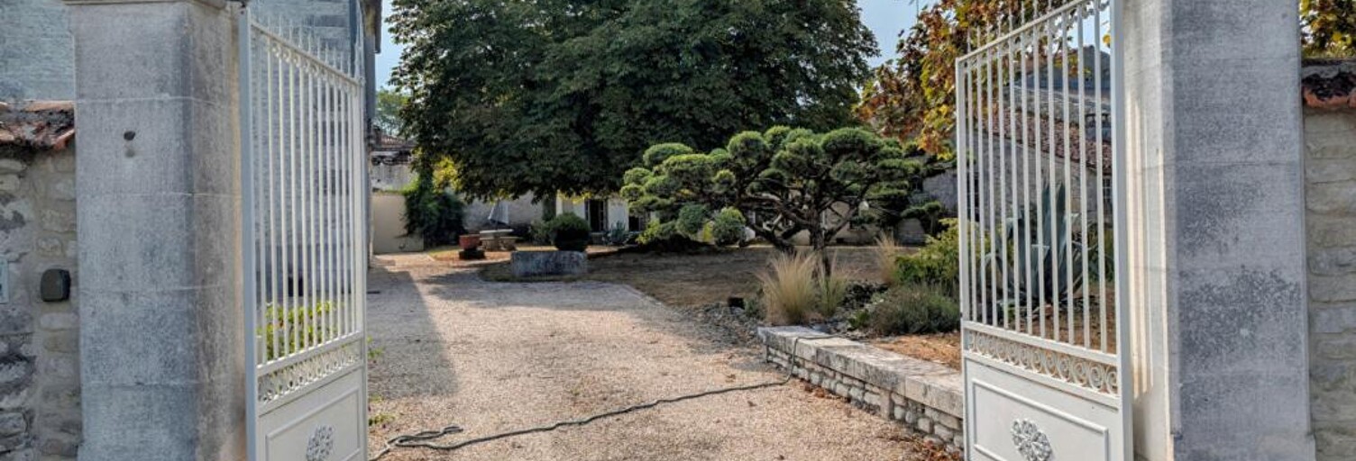 Maison 6 Pièces 204 m² à vendre à Salignac-sur-Charente (17800)