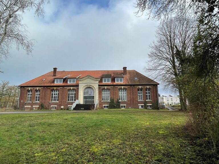 Ensemble  immobilier exceptionnel  pour investisseurs  ou bailleurs sociaux .Terrain  7159m2 Surface hab:1883m2 — photo 1