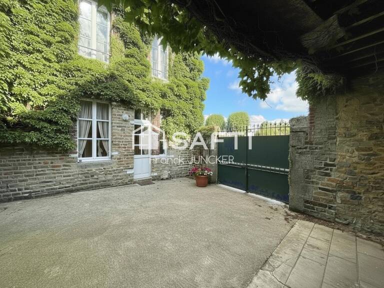 Grande maison de 351 m² avec local indépendant de 95  m². — photo 1