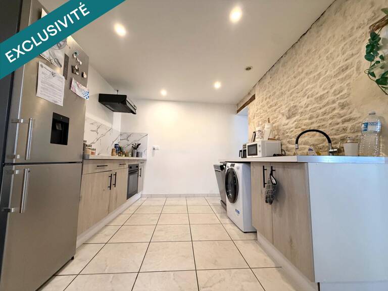Longère rénovée divisée en deux logements avec dépendances et terrain de 1 297 m² - Fontenay-le-Comte — photo 1