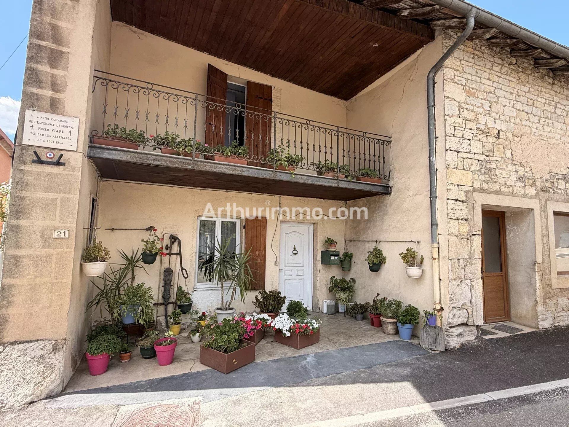 Maison 7 pièces 137 m² · à Crotenay · 137 m² · 115 000 €
