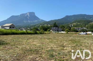 Terrain  235000 €